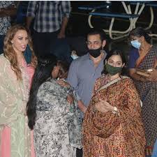 Iulia vantur angry reaction on bf salman khan's bonding with katrina kaif in front of media buy chamaat eyewear. Iulia Vantur DeclaraÈ›ii È™oc Despre RelaÈ›ia Cu Salman Khan E Prima OarÄƒ Cand Spune Cu Subiect È™i Predicat Care E RelaÈ›ia Lor IncÄƒ Nu Ne Am CÄƒsÄƒtorit Wowbiz