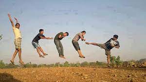 5 Clever Ideas For Great Group Photos Hongkiat Funny Photos Ideas Group Photo Poses Fun Group Photos