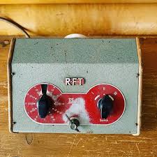 Rft Ansteht Fur Reds Ferruckte Teile Ne Ein Kleines Teil Aus Einem Alten Fotostudio Leipzig Interior Design Photography Technic Kitchen Appliances Red