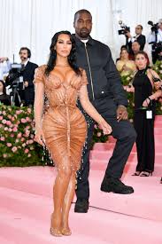 Kim kardashian is an american tv personality, model and actress who is best known for starring in the e! Kim Kardashian And Kanye West Show Pda On Met Gala 2019 Red Carpet