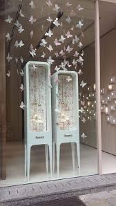 25 Cool And Creative Store S Window Display Ideas Window Display Design Window Display Retail Store Window Displays