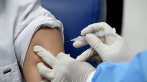 La vacuna de moderna, por su lado, tiene un 94% de efectividad tras las dos dosis, separadas por 28 días. La Vacuna De Moderna Contra El Coronavirus Tiene Una Efectividad Del 94 5