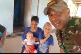 Keluarga Unik, Ketiga Anaknya Berwajah Bule tapi Bapak Ibunya Maluku Asli
