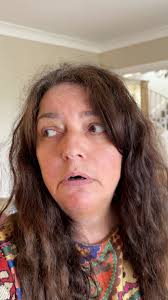 Here’s what I decorated the mantle & the corner with 🤔