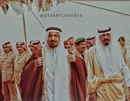 الملك عبد العزيز بن عبد الرحمن بن فيصل بن تركي بن عبد الله بن محمد آل سعود، ولد في مدينة الرياض في عام 1876م،٣وهو يعتبر المؤسس الأول للمملكة العربية السعودية،٤ حيث أنه قام بتوحيد القبائل المتناثرة في الجزيرة العربية، ليعلن قيام المملكة الموحدة في عام. Classic79 On Twitter Ø§Ù„Ù…Ù„Ùƒ Ø®Ø§Ù„Ø¯ Ø¨Ù† Ø¹Ø¨Ø¯ Ø§Ù„Ø¹Ø²ÙŠØ² Ø¢Ù„ Ø³Ø¹ÙˆØ¯ Ùˆ Ø§Ù„Ø£Ù…ÙŠØ± Ø¹Ø¨Ø¯ Ø§Ù„Ù„Ù‡ Ø¨Ù† Ø¹Ø¨Ø¯ Ø§Ù„Ø¹Ø²ÙŠØ² Ø¢Ù„ Ø³Ø¹ÙˆØ¯ ÙÙŠ Ù…Ø¶Ù…Ø§Ø± Ø³Ø¨Ø§Ù‚ Ø§Ù„Ù‡Ø¬Ù† ÙÙŠ Ù…Ø¯ÙŠÙ†Ø© Ø§Ù„Ø±ÙŠØ§Ø¶ 1977 Ù…