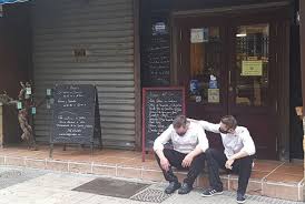 Nos Vuelven A Cerrar La Dura Imagen Que Refleja La Desolacion De Los Bares Y Restaurantes Por La Covid 19 Sociedad Cadena Ser