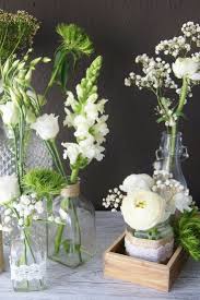 Make Romantic Spring Decoration In Vintage Style Yourself Easy To Tinker With In 2020 Tischdekoration Hochzeit Blumen Tischdeko Hochzeit Tischdekoration Hochzeit