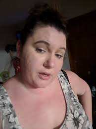 I'm over here wondering if LE ever quit losing her makeup!💄🩶