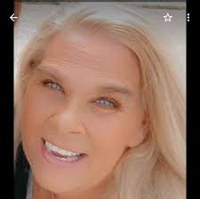 Does anyone make custom cakes?