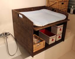 Badezimmer Wickeltisch Badewanne Photo Wickeltisch Badewanne Wickeltisch Wickelkommode Badewanne Amenagement Salle De Bain Table A Langer Idee Chambre Enfant