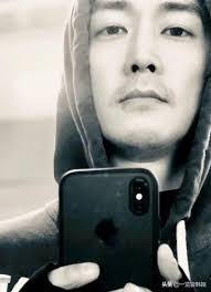Since the two confirmed dating, the mate's parents pictures are currently being revie. 44 Year Old Song Seung Heon Sports Full Score For His Muscles Wealth Becomes The Largest In Korean Entertainment Industry Generous Donation Of 50 Million Daydaynews