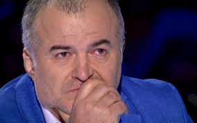 El îi încântă pe telespectatori cu replicile extrem de amuzante pe care le adresează concurenților, dar și colegilor săi. Petru CÄƒlinescu Fiul Lui Florin CÄƒlinescu O NouÄƒ ViaÈ›Äƒ Prin Ce Schimbare A Trecut Actualitate
