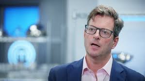 MasterChef viewers are stunned by guest judge William Sitwell's shocking  comment about school meals causing 'childhood trauma': 'Someone really  should have told him to stop!'