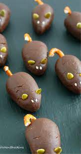 How To Make A Cute And Healthy Halloween Mice Recipe Healthy Halloween Desserts Healthy Halloween Snacks Halloween Snacks For Kids