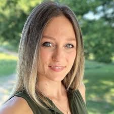 Anne Paylor's Instagram, Twitter & Facebook