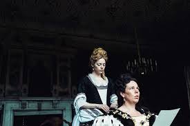 Stone made her film debut in the comedy superbad (2007) and had supporting. Bild Zu Emma Stone The Favourite Intrigen Und Irrsinn Bild Emma Stone Olivia Colman Filmstarts De