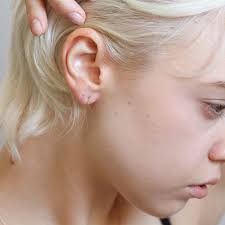 ピアス K10YGダイヤデザインピアス