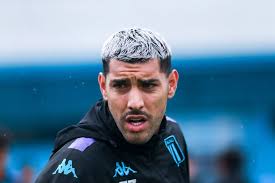 El carrete de Gabi Rojas con la camiseta nueva que necesitabas para seguir  con tu lunes.