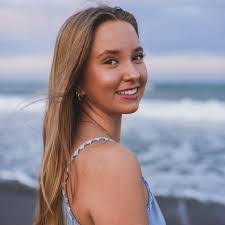 Nicole Dane's Instagram, Twitter & Facebook