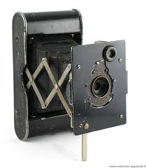 Ajoutez une touche rétro à votre décoration avec cet appareil photo vintage qui ravira tous les nostalgiques de la belle epoque. Kodak Vest Pocket Autographic Collection Appareils Photo Anciens Par Sylvain Halgand