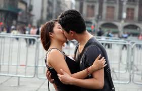 El 13 de abril se festeja un día importante, sobre todo, para las parejas, pero en tiempos de coronavirus, esto es lo que debes saber acerca de l. La Capital El Dia Internacional Del Beso En Tiempos De Pandemia