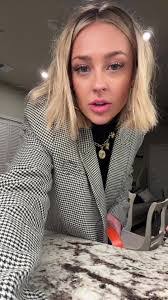 Rose Oaks's Instagram, Twitter & Facebook