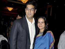 File:Kunal Roy Kapoor (left) From The 'Delhi Belly' success bash.jpg