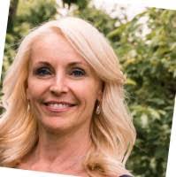 Cherry Edwards's Instagram, Twitter & Facebook