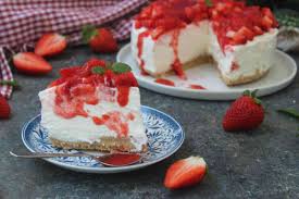1 Gateau Frigidaire Aux Yaourt Et Fraises Rapide Et Sans Cuisson Preparation 15 Minutes Gateau Sans Cuisson Gateaux Et Desserts Recette Gateau Moelleux