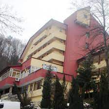 Prea mulți bătrâni pe afa spunea cineva nu demult, știti la cine stați acasă că ne imbolnăviti și pe noi, alții stați dracului acasă etc, alții că sunteți ipocriti că ieșiți . — vezi review +16 poze. Hotel Livadia Olanesti