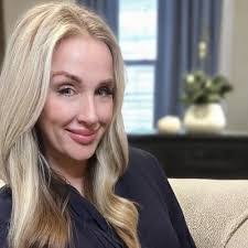 Lindsey Merrill's Instagram, Twitter & Facebook