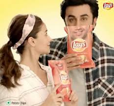 Lay S Ropes In Alia Bhatt And Ranbir Kapoor As Brand Ambassadors Дочь знаменитого режиссера махеша бхатта.