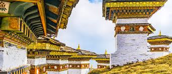 Besides the stunning natural scenery, the enduring image of the country for most visitors is the strong sense of culture and tradition that binds the kingdom and clearly distinguishes it from its larger. Bhutan Land Des Glucks Im Himalaya