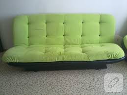 Evde koltuk döşemesi değiştirilmesi için dikim makinası ve zımba makinası, ayrıca daha bir çok malzeme gereklidir. Koltuk Kaplama