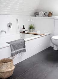 More badezimmer möbel skandinavisch images. Modernes Badezimmer Im Skandinavischen Stil Nach Dem Make Over Unglaublich Wie Das Badezimmer Vorher Aussah Foto Veroffentlicht Von Bluemchen Auf Spaaz De