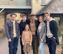 Romeo beckham is a student, model, instagram star as well as a social media personality. Cruz Beckham Starportrat News Bilder Gala De