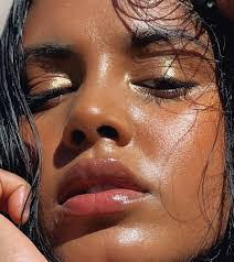 Hannah Amini's Instagram, Twitter & Facebook