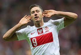 Lewandowski and poland face spain. Lewandowski Kembali Raih Penghargaan Pemain Terbaik Polandia Republika Online