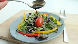 Salatdressing Mit Diesem Dressing Schmeckt Jeder Salat Br De Salatdressing Rezepte Salat