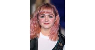 Actor maisie williams attends the 23rd annual screen actors guild awards at the shrine expo hall on january 29, 2017 in los angeles, california. Maisie Williams With Cropped Pink Bangs 15 Celebrity Bangs You Ll Want To Copy Asap Popsugar Beauty Middle East Photo 16