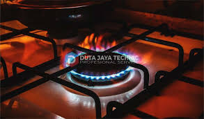 Letakkan juga baking soda di dalam almari, kerana baking. Tips Mengatasi Api Kompor Gas Nyala Merah