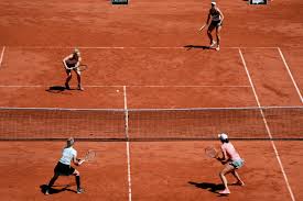 Krejcikova and siniakova, both 22 years old, become the 40th and 41st women to sit atop the doubles rankings since wta rankings were introduced in 1975. Barbora Krejcikova Obrazem Dva Tituly Za Jeden Vikend Tak Senzacne Dobyla Pariz Seznam Zpravy