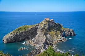 El biotopo protegido de san juan de gaztelugatxe está situado en plena costa vasca, entre los municipios de bakio y bermeo. Top Tips For Game Of Thrones Location San Juan De Gaztelugatxe