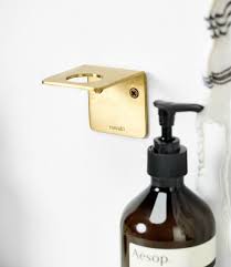 Brushed Brass Soap Dispenser Holder Aesop En 2020 Support Flacon Flacons Produit Vaisselle