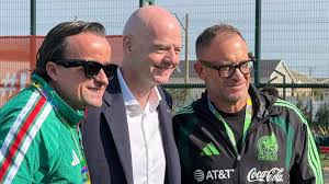 Gianni Infantino se reúne con Mikel Arriola en Copa Mundial y Festival Sub-15