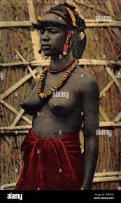 Afrique Occidentale, Jeune Foulah, Junge Afrikanerin, Nackte Brust | usage  worldwide Stock Photo - Alamy