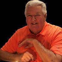 Dee Hood's Instagram, Twitter & Facebook