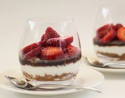 Platte Kaas Met Aardbeien En Speculaas Voedsel Ideeen Desserts Koffie Dessert