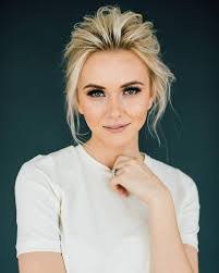 Dara Simpson's Instagram, Twitter & Facebook