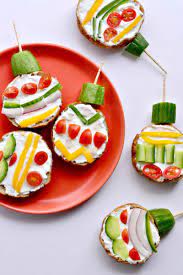 The holiday season is the busiest month for a lot of people. 13 Cute And Healthy Christmas Snacks For Kids